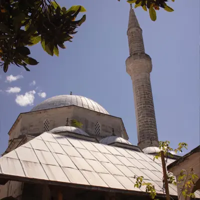 Balkan turu, Osmanlı mimarisi camii ve minare manzarası